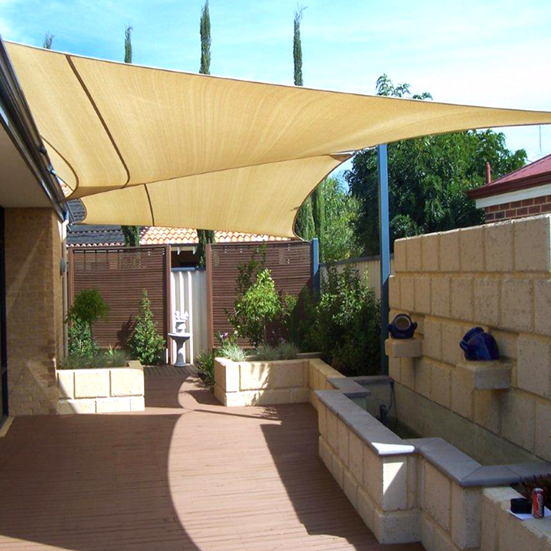 Quadratum LITURA / Sol umbra Navis Patio